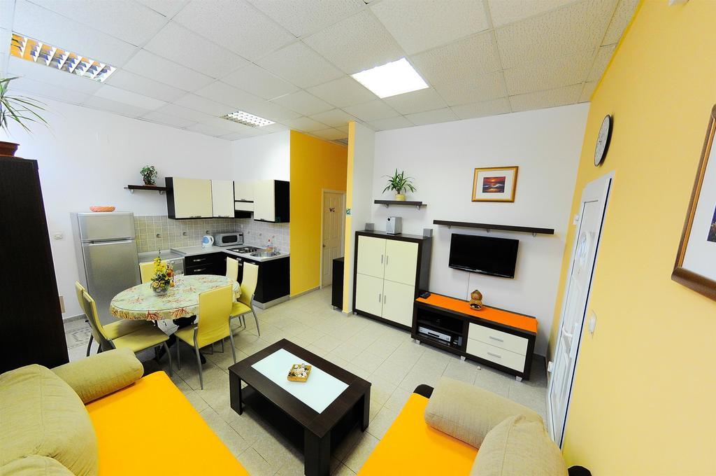 Apartments Marija Petricevic Podstrana Habitación foto