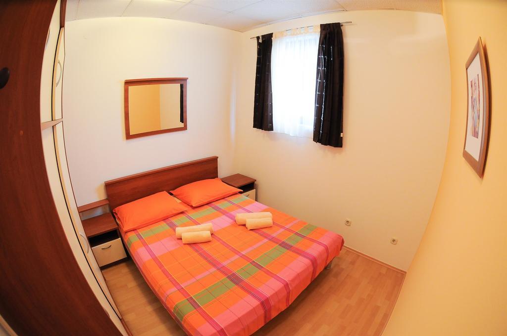 Apartments Marija Petricevic Podstrana Habitación foto
