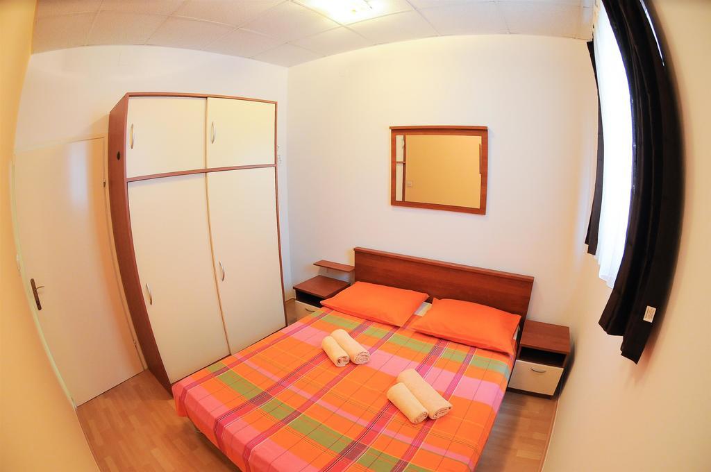 Apartments Marija Petricevic Podstrana Habitación foto